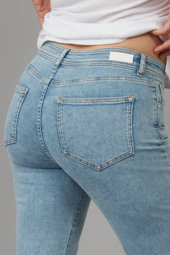 JASPER |  Mid Rise Straight Jeans