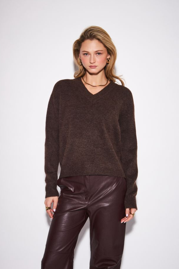Charlie | Chocolate Vneck Pullover