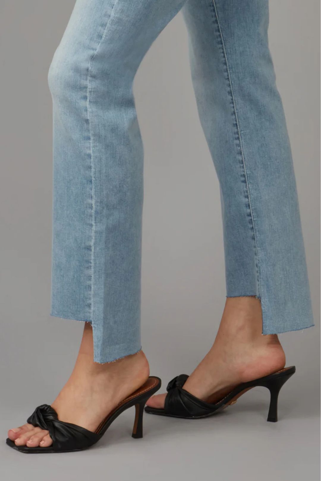 JASPER |  Mid Rise Straight Jeans