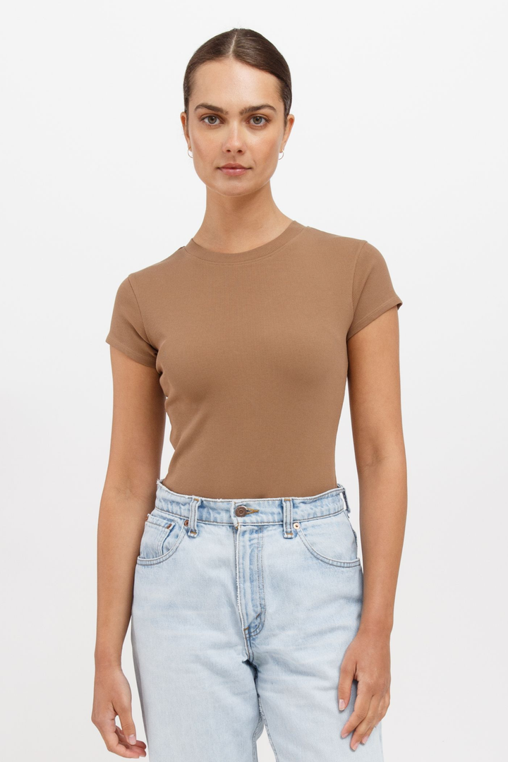 RIBBED FITTED TEE | FAWN