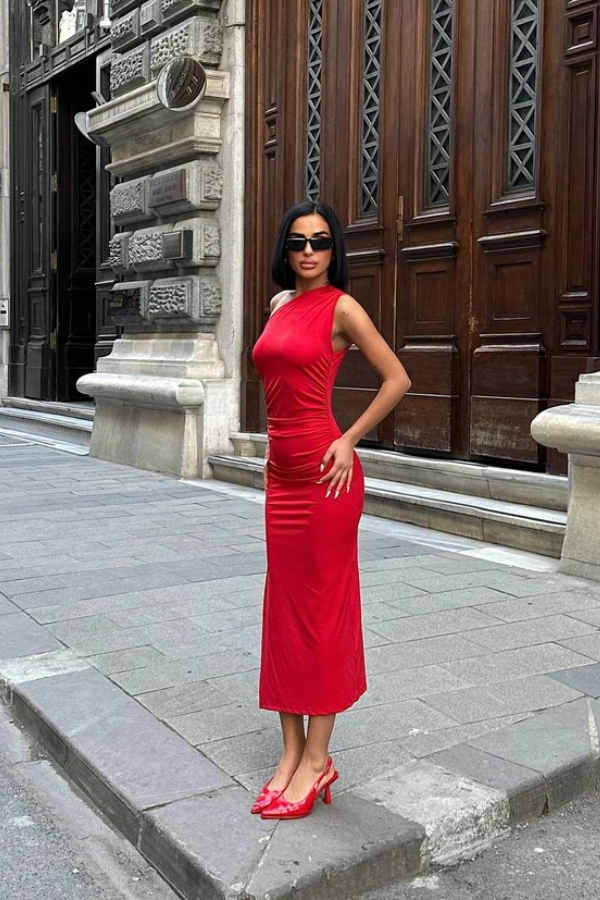 The One-Shoulder Ruched Elegance Midi Dress
