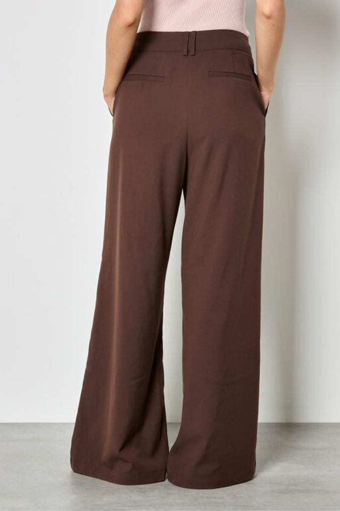 Pleated Wide Leg Trouser | Chocolate