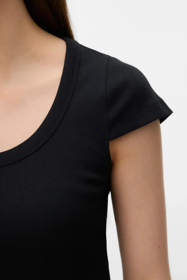 Chloe U-Neck Ribbed Tee | Black