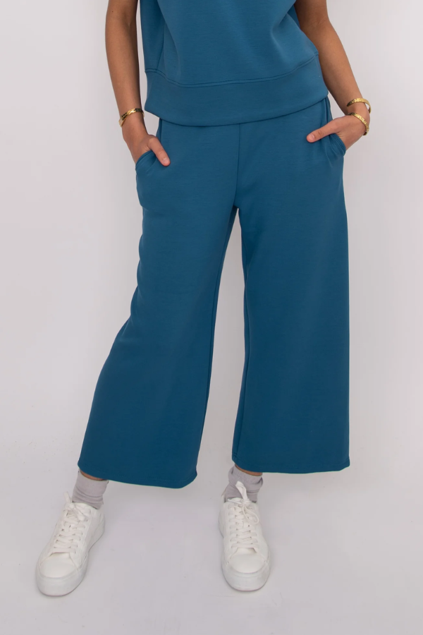 Scuba Soft Knit Victoria Cropped Pant | Boarder Blue